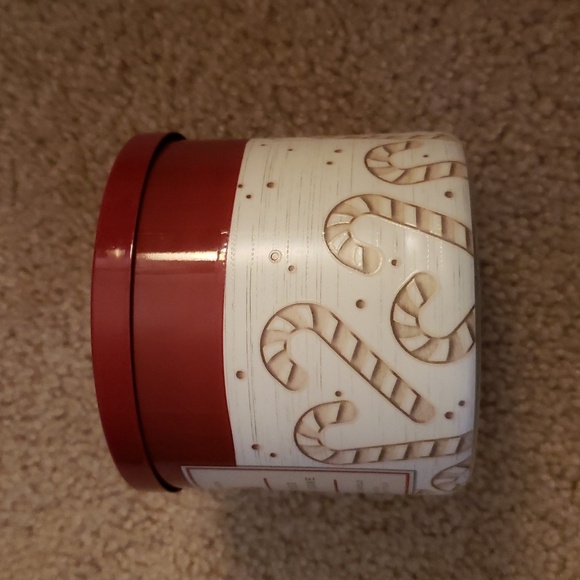 Crushed Candy Cane 3-Wick Candle - Picture 4 of 5